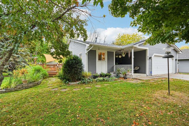 649 Concord Drive, Chaska, MN 55318