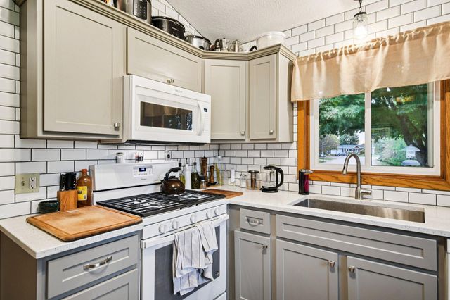 649 Concord Drive, Chaska, MN 55318