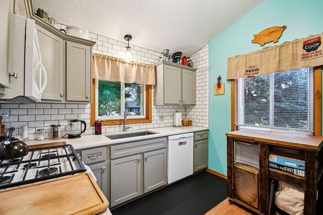 649 Concord Drive, Chaska, MN 55318