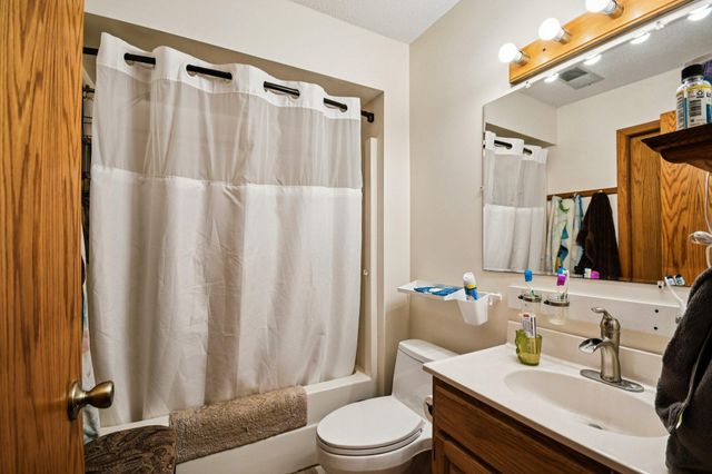 649 Concord Drive, Chaska, MN 55318