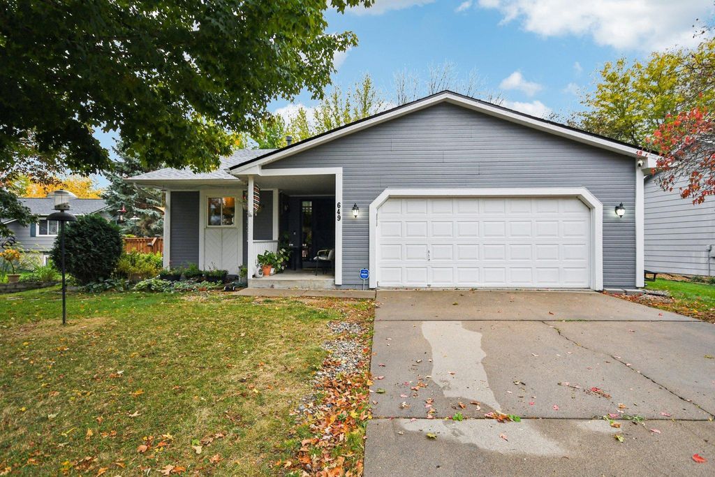 649 Concord Drive, Chaska, MN 55318