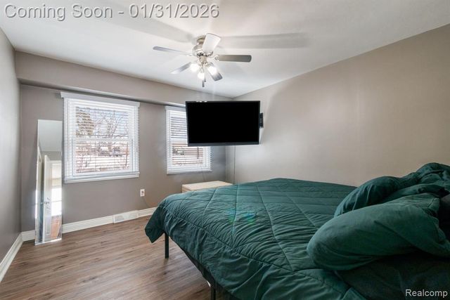 1298 S Cass Lake Road, Waterford, MI 48328