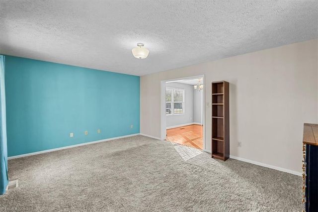 1116 Pinoak Road, Greensboro, NC 27455