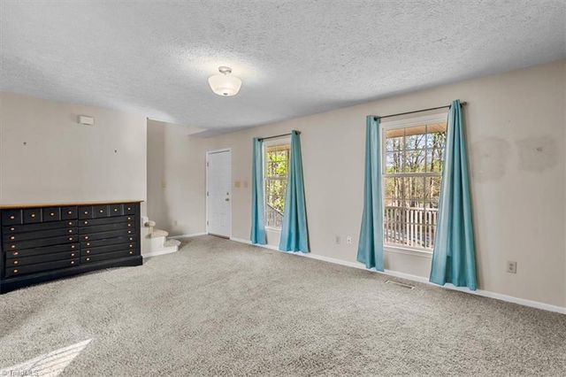 1116 Pinoak Road, Greensboro, NC 27455