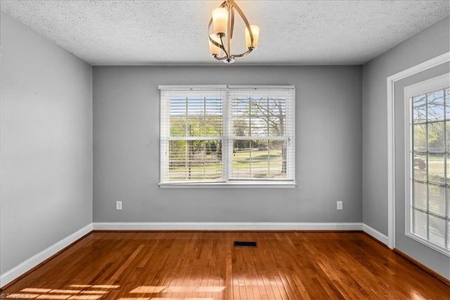 1116 Pinoak Road, Greensboro, NC 27455