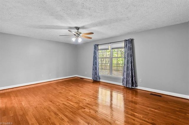 1116 Pinoak Road, Greensboro, NC 27455