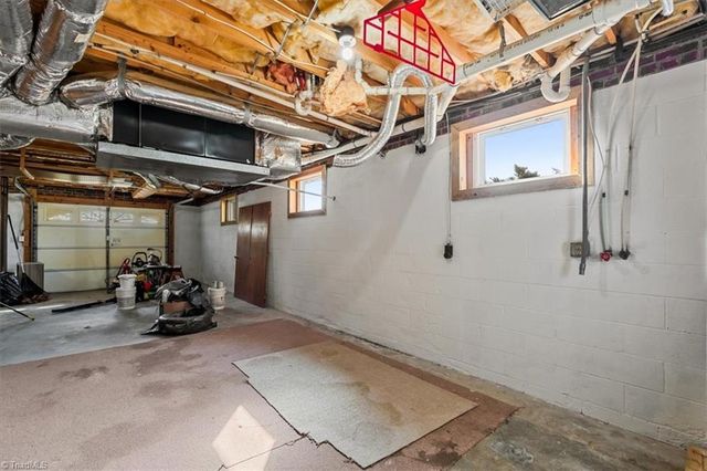 1116 Pinoak Road, Greensboro, NC 27455