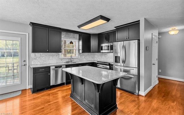 1116 Pinoak Road, Greensboro, NC 27455