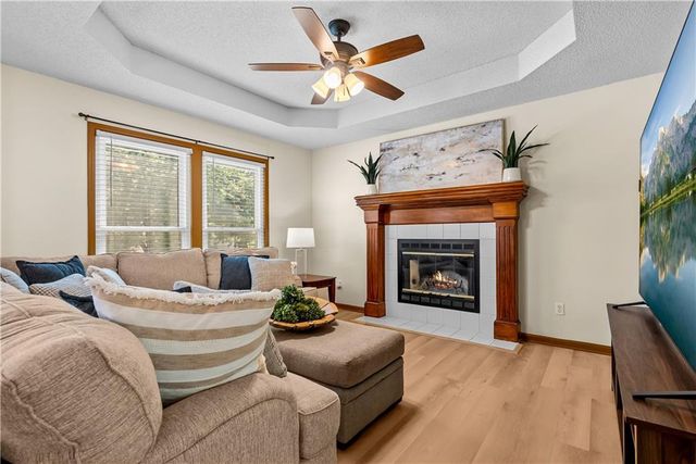 1004 SE Country Lane, Lee's Summit, MO 64081