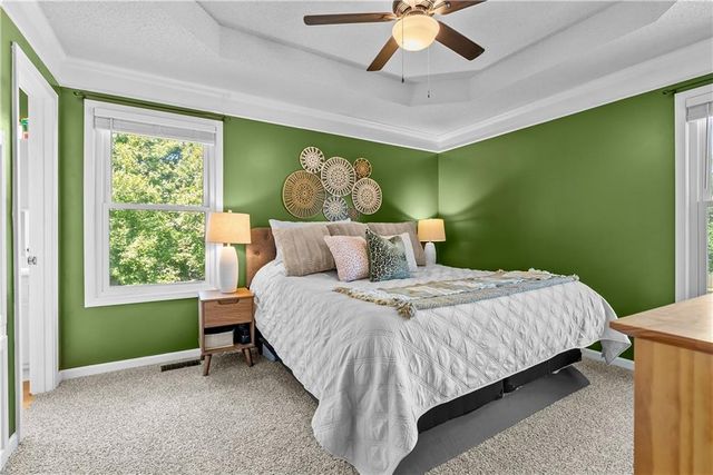 1004 SE Country Lane, Lee's Summit, MO 64081