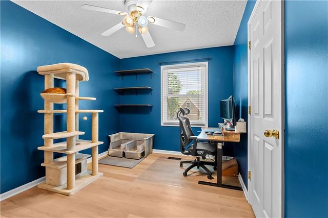 1004 SE Country Lane, Lee's Summit, MO 64081