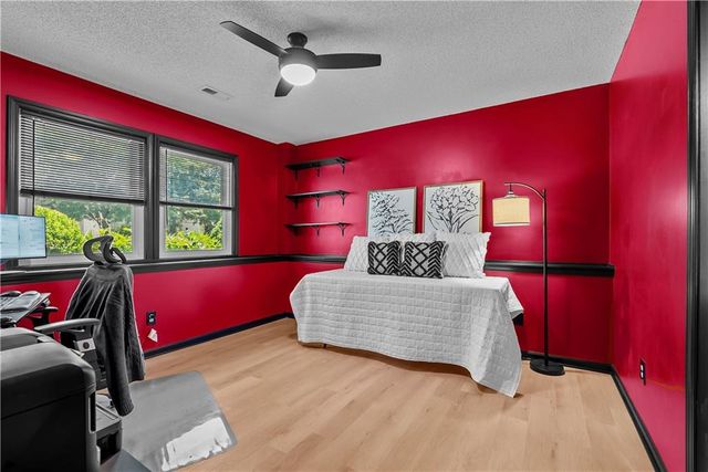 1004 SE Country Lane, Lee's Summit, MO 64081