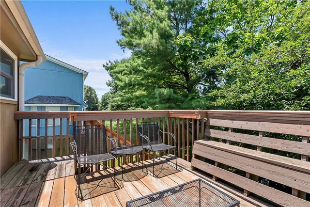 1004 SE Country Lane, Lee's Summit, MO 64081