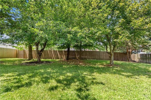 1004 SE Country Lane, Lee's Summit, MO 64081