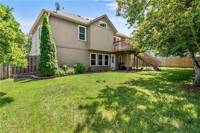 1004 SE Country Lane, Lee's Summit, MO 64081