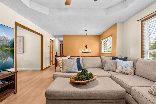 1004 SE Country Lane, Lee's Summit, MO 64081