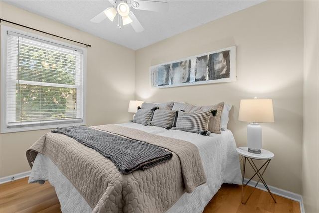 1004 SE Country Lane, Lee's Summit, MO 64081