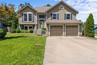 1004 SE Country Lane, Lee's Summit, MO 64081
