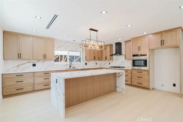 7039 Wortser Avenue, North Hollywood, CA 91605