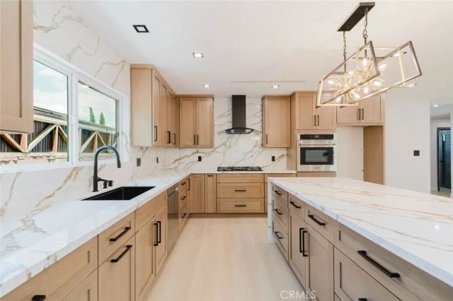 7039 Wortser Avenue, North Hollywood, CA 91605
