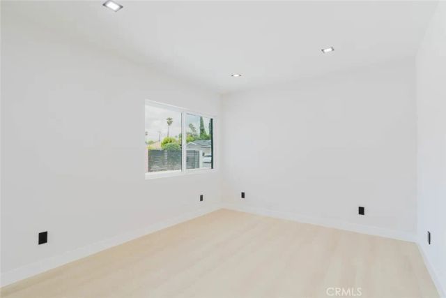 7039 Wortser Avenue, North Hollywood, CA 91605