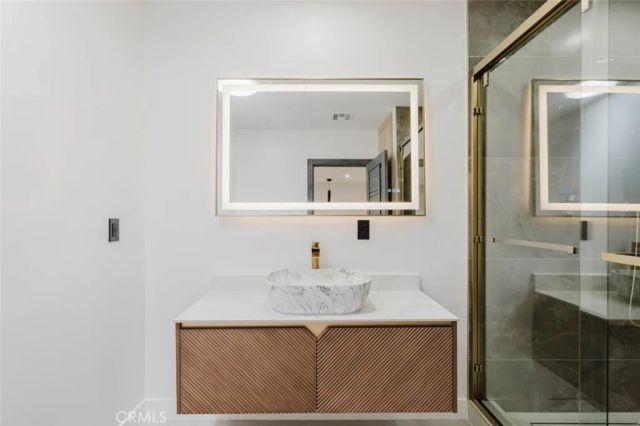 7039 Wortser Avenue, North Hollywood, CA 91605