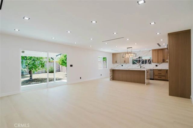 7039 Wortser Avenue, North Hollywood, CA 91605