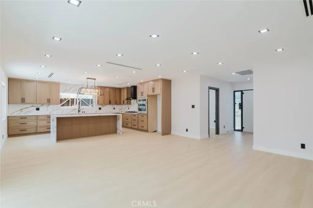 7039 Wortser Avenue, North Hollywood, CA 91605