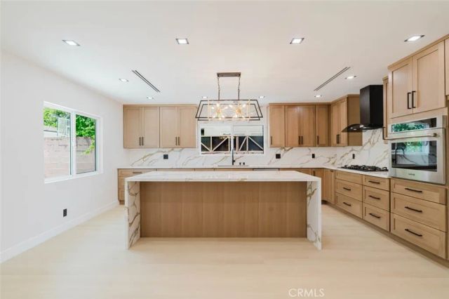 7039 Wortser Avenue, North Hollywood, CA 91605