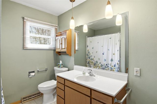 3147 Leslie Lane, Eau Claire, WI 54703