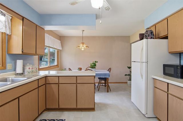 3147 Leslie Lane, Eau Claire, WI 54703