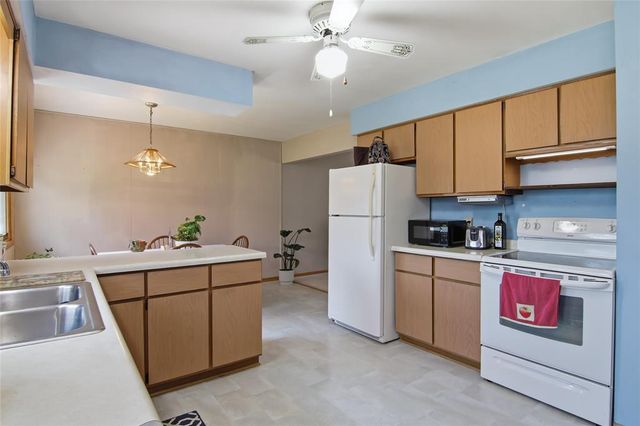 3147 Leslie Lane, Eau Claire, WI 54703