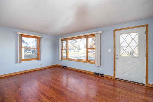 871 PLANK ROAD, Menasha, WI 54952