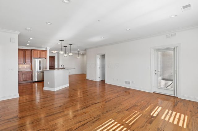 3175 Tremont Road, 504, Columbus, OH 43221