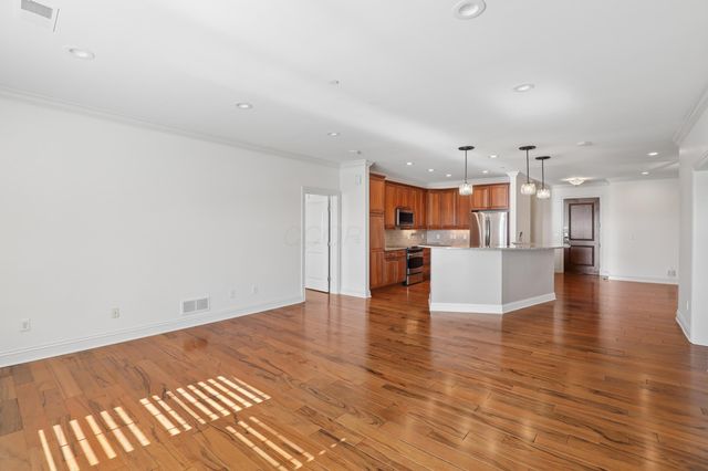 3175 Tremont Road, 504, Columbus, OH 43221