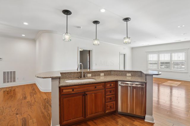 3175 Tremont Road, 504, Columbus, OH 43221