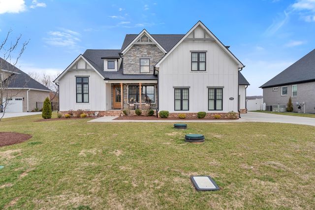 3806 Carriage Dr, Murfreesboro, TN 37128