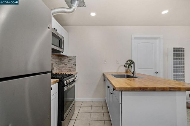 1926 Alcatraz Ave, Berkeley, CA 94703