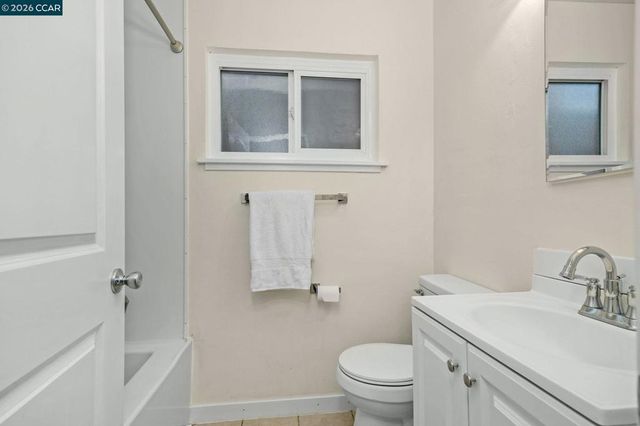 1926 Alcatraz Ave, Berkeley, CA 94703