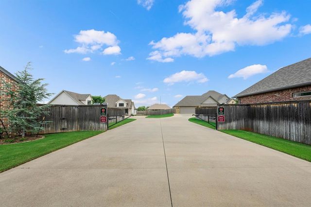 6221 NW 163rd Place, Edmond, OK 73013