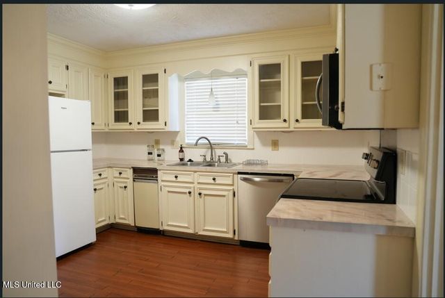 1432 Tracewood Drive, Jackson, MS 39211