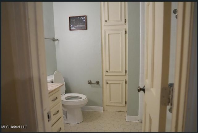 1432 Tracewood Drive, Jackson, MS 39211