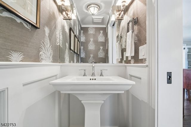 44 Canoe Brook Pkwy, Summit City, NJ 07901