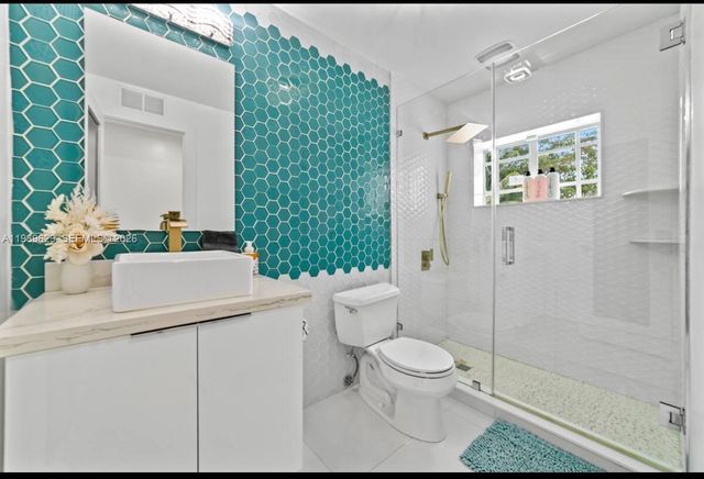 20051 NW 64th Pl 0, Hialeah, FL 33015