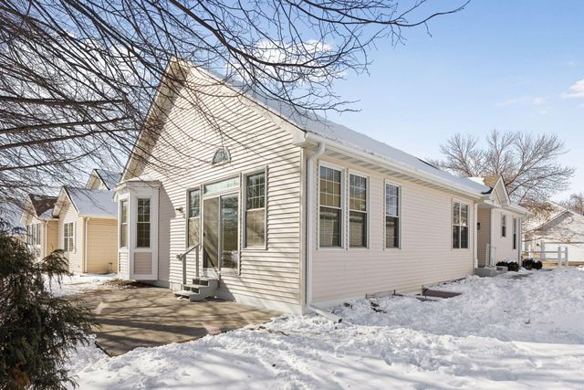 481 Meadowood Lane, Burnsville, MN 55337