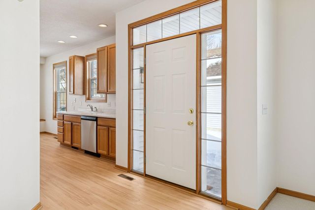 481 Meadowood Lane, Burnsville, MN 55337