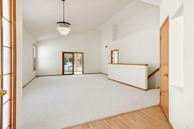 481 Meadowood Lane, Burnsville, MN 55337