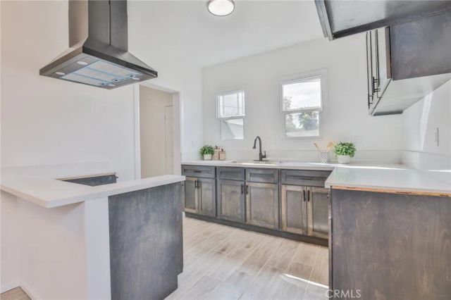 2512 W 60th Street, Los Angeles, CA 90043