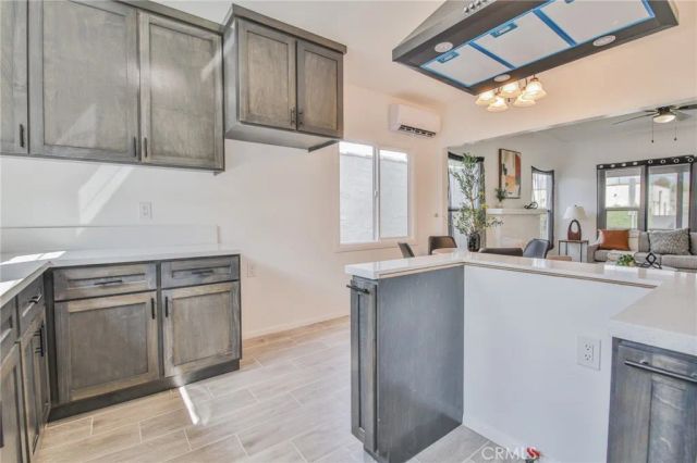 2512 W 60th Street, Los Angeles, CA 90043