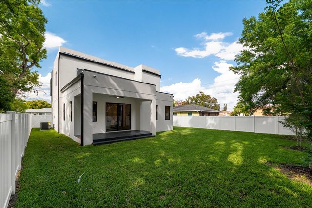 3104 W PINE STREET, Tampa, FL 33607